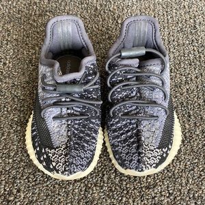 Adidas Yeezy Boost 350 V2, Size US 6k